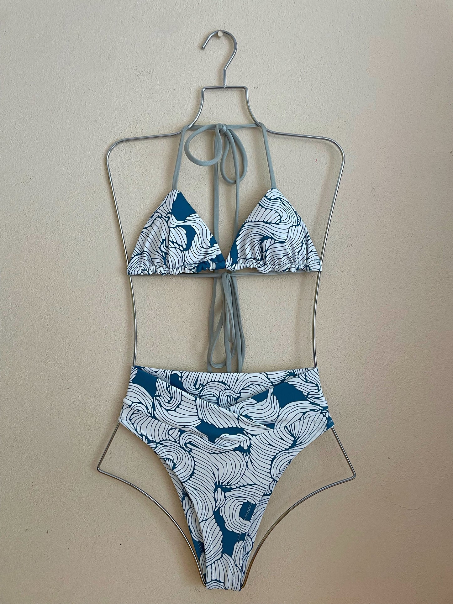 Mini conjunto de bikini abstracto