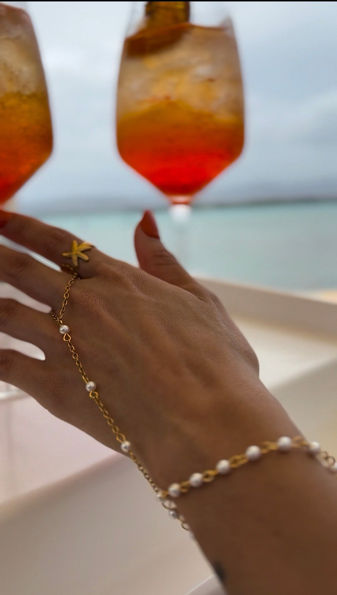 Perlita Handchain